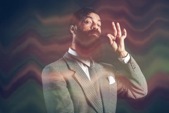 200+ Retro Wave Photo Overlays