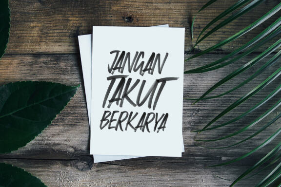 Faceback – SVG Brush Font