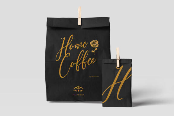 Mondayslove Feminine Signature Font