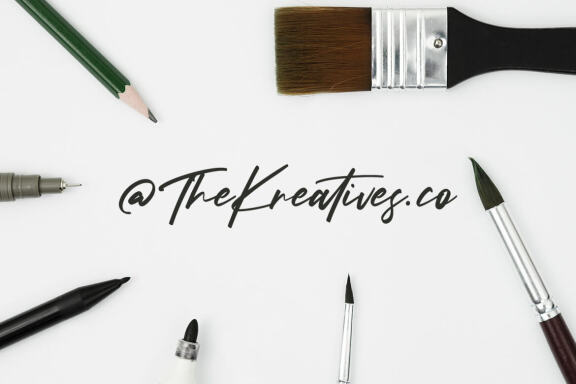 Kreatives Script Display Font