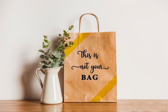 hello mother - a luxury script font