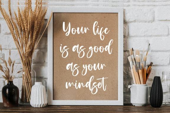 Samantha - Handwritten Script Font
