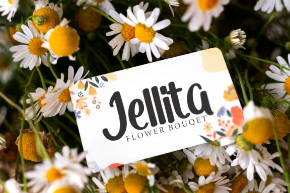 Flower Days FREE Font
