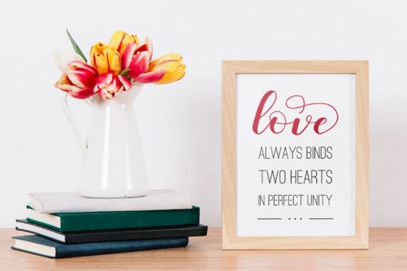Monatia - Elegant Script