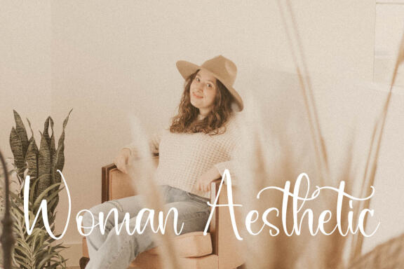 Aichella - Modern Script Font