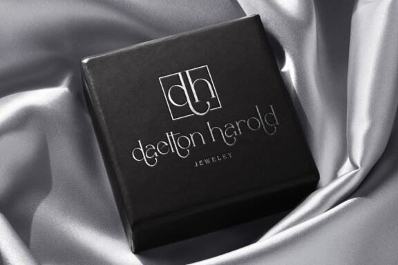 Night Lover Elegant Serif