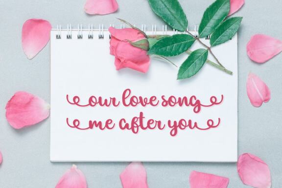 Allexa | Script Font