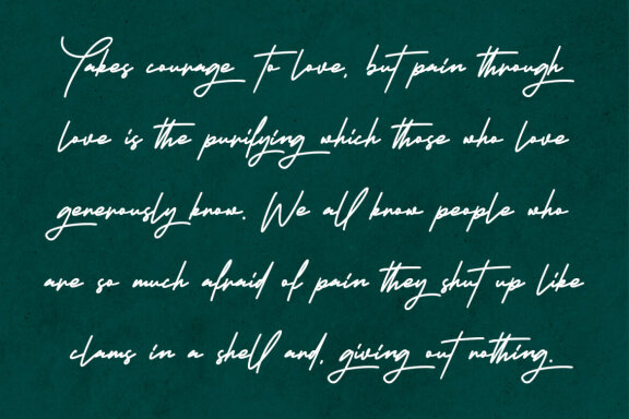 Historikal Signature FREE Script Font