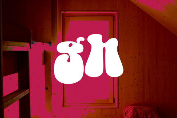 Skin Slow Retro Groofy Display Font