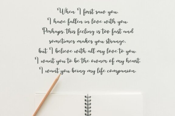 Babyish Glory - Script Font