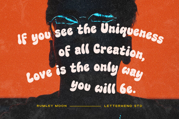 Rumley Moon -Groovy Hipster Font