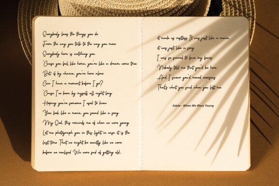 Romanian Signature FREE Font