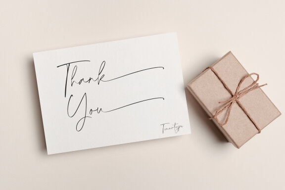 Fashioniqa Signature Font