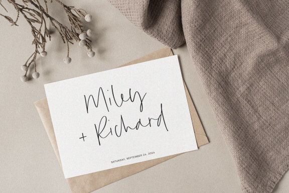 Hidden Beauty - Modern Script font