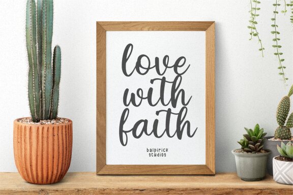 White Apricot Font