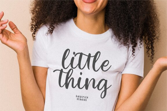 White Apricot Font
