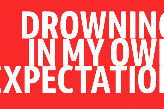 Earlgos Condensed FREE Sans Font