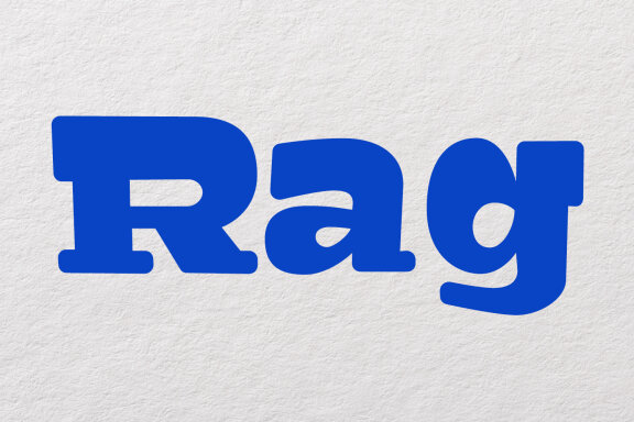 Groushy Display Slab Font