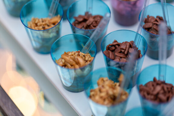  31 photos of a table decorated with Brazilian sweets