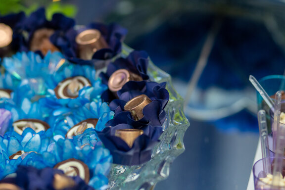  31 photos of a table decorated with Brazilian sweets