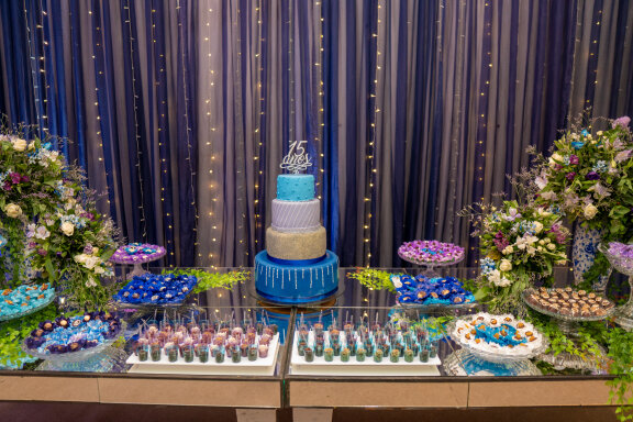  31 photos of a table decorated with Brazilian sweets
