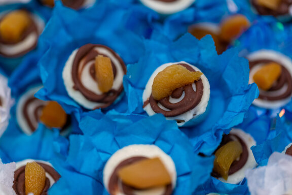  31 photos of a table decorated with Brazilian sweets