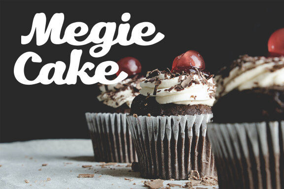 Megie Ceyal Script Bold Font