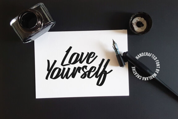 Calisher FREE Script Font