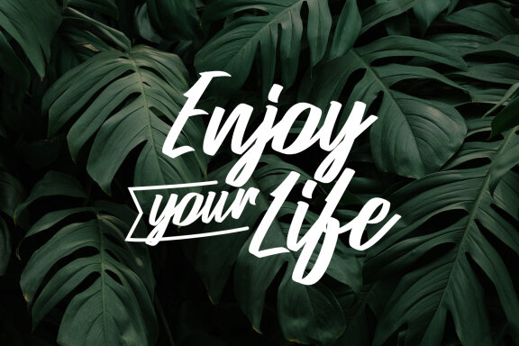 Calisher FREE Script Font