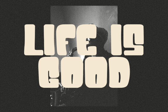 Heibua Groovy Display Typeface