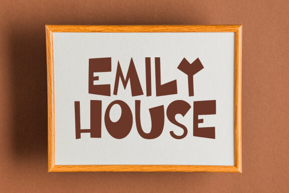 Qiwiiee Funny Display Typeface