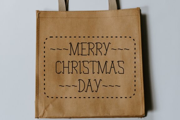 Holly Curves - Christmas Display Font