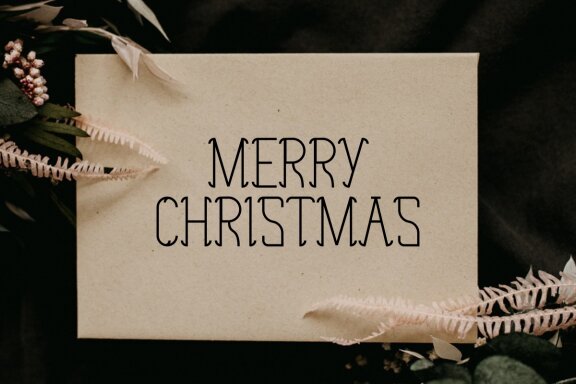 Holly Curves - Christmas Display Font