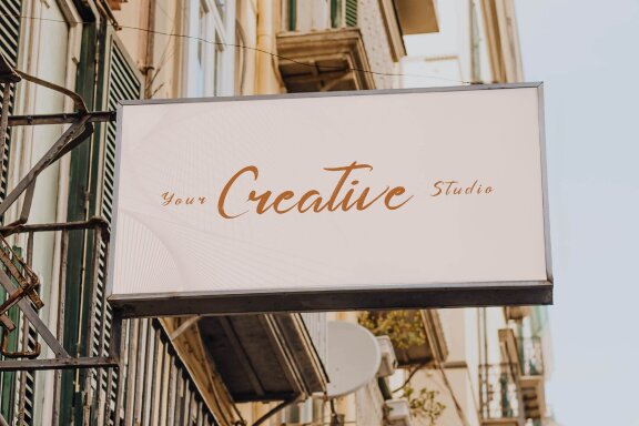 Dashtlyn Script Font