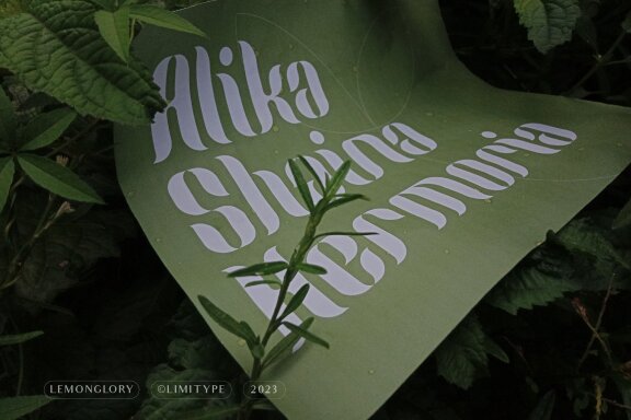Lemon Glory - Flowers Font