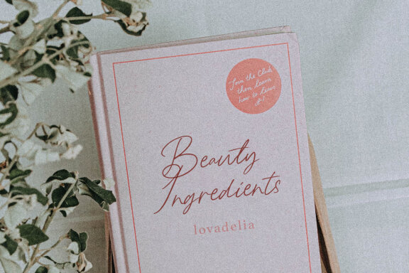 Lovely Britney - A beautiful handwritten script 