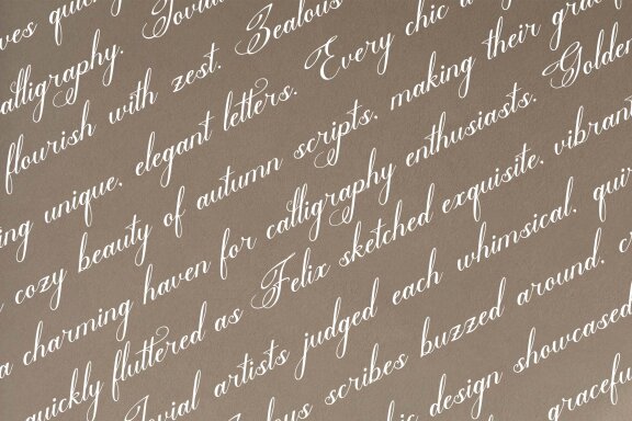 Bittenong Cenduin | Modern Calligraphy Font