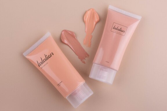 Famylia Holistika | Hand Drawn Script Font