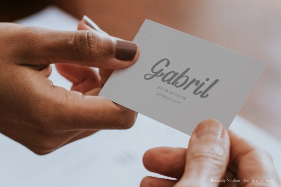 Bernady Neulion | Handwritten Script Font