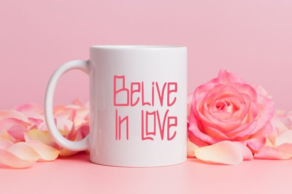 Vila Love - Display Font
