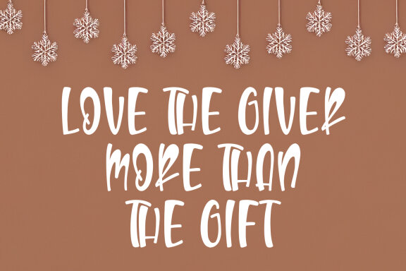 Ciannal Christmas Display Font