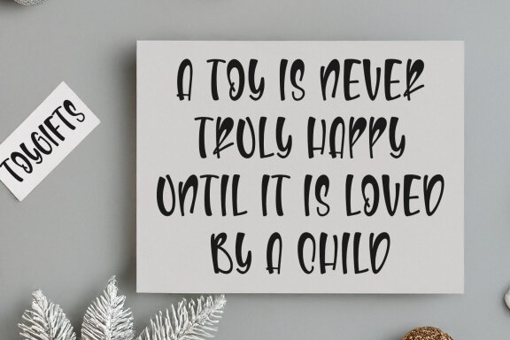Ciannal Christmas Display Font