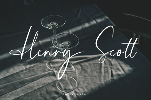 Alessandra Charm Font