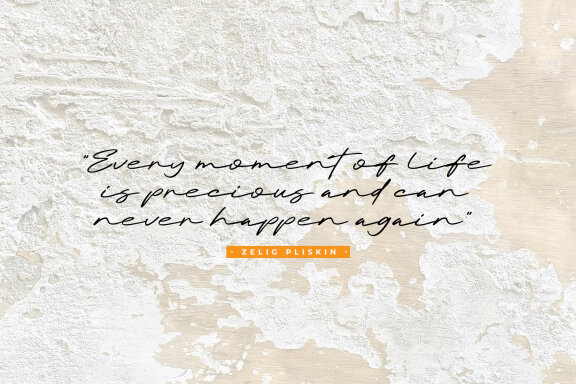 Quetine FREE Script Font
