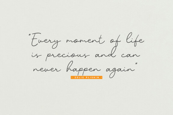 Alucky FREE Script Font