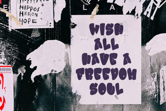 Alorezt Cool Graffiti Display Font
